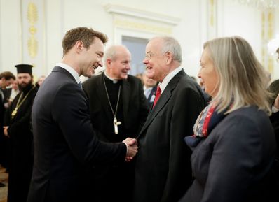 Am 4. Dezember 2018 empfingen Bundeskanzler Sebastian Kurz und Bundesminister Gernot Bl&uuml;mel (l.) Vertreter christlicher Religionen im Bundeskanzleramt.