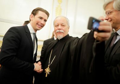 Am 4. Dezember 2018 empfingen Bundeskanzler Sebastian Kurz (l.) und Bundesminister Gernot Bl&uuml;mel Vertreter christlicher Religionen im Bundeskanzleramt.