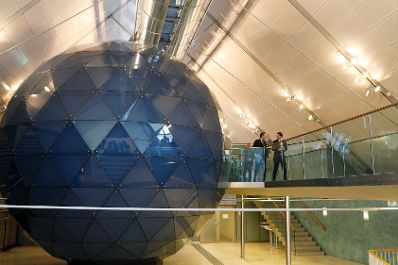 Am 4. Dezember 2018 luden Bundeskanzler Sebastian Kurz und Vizekanzler Heinz-Christian Strache zur Pressekonferenz zu &bdquo;Ein Jahr Bundesregierung&ldquo; in die Wiener Hofburg.