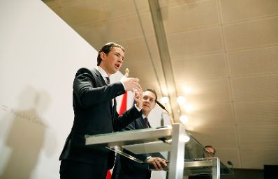 Am 4. Dezember 2018 luden Bundeskanzler Sebastian Kurz (l.) und Vizekanzler Heinz-Christian Strache (r.) zur Pressekonferenz zu &bdquo;Ein Jahr Bundesregierung&ldquo; in die Wiener Hofburg.