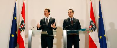 Am 4. Dezember 2018 luden Bundeskanzler Sebastian Kurz (l.) und Vizekanzler Heinz-Christian Strache (r.) zur Pressekonferenz zu &bdquo;Ein Jahr Bundesregierung&ldquo; in die Wiener Hofburg.