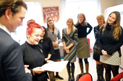 Am 10. Dezember 2018 besuchten Bundeskanzler Sebastian Kurz (l.) und Bundesministerin Juliane Bogner-Strau&szlig; die Sektion f&uuml;r Frauenangelegenheiten und Gleichstellung. Im Bild mit der Abteilungsleiterin Vera Jauk (2.v.l.).