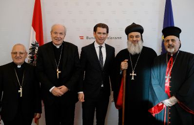 Am 11. Dezember 2018 fand im Bundeskanzleramt ein Patriarchengipfel statt. Im Bild Bundeskanzler Sebastian Kurz (m.) mit dem Patriarchen der chald&auml;isch-katholischen Kirche Louis Rapha&euml;l I. Kardinal Sako (l.), Kardinal Christoph Sch&ouml;nborn (2.v.l.), dem Patriarchen der syrisch-orthodoxen Kirche Ignatius Ephr&auml;m II. Karim (2.v.r.) und dem Patriarchen der syrisch-katholischen Kirche Ignatius Joseph III. Younan (r.).