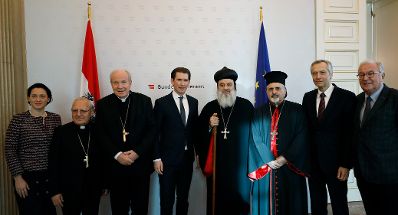 Am 11. Dezember 2018 fand im Bundeskanzleramt ein Patriarchengipfel statt. Im Bild Bundeskanzler Sebastian Kurz (4.v.l.) mit dem Patriarchen der chald&auml;isch-katholischen Kirche Louis Rapha&euml;l I. Kardinal Sako (2.v.l.), Kardinal Christoph Sch&ouml;nborn (3.v.l.), dem Patriarchen der syrisch-orthodoxen Kirche Ignatius Ephr&auml;m II. Karim (4.v.r.) und dem Patriarchen der syrisch-katholischen Kirche Ignatius Joseph III. Younan (3.v.r.).