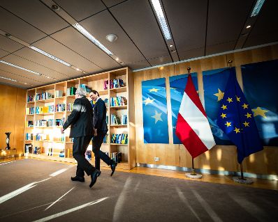 Am 13. Dezember 2018 setzte Bundeskanzler Sebastian Kurz (r.) seine Reise nach Br&uuml;ssel anl&auml;sslich des EU-Gipfels fort. Im Bild mit dem Pr&auml;sidenten der Europ&auml;ischen Kommission Jean-Claude Juncker (l.).