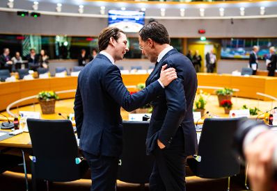 Am 13. Dezember 2018 setzte Bundeskanzler Sebastian Kurz (l.) seine Reise nach Br&uuml;ssel anl&auml;sslich des EU-Gipfels fort. Im Bild dem Premierminister der Niederlande Mark Rutte (r.) beim Europ&auml;ischen Rat.