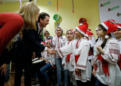 Am 21. Dezember 2018 reiste Bundeskanzler Sebastian Kurz (l.) zu einem Arbeitsbesuch nach Ploiesti. Im Bild beim Concordia Ausbildungscenter.
