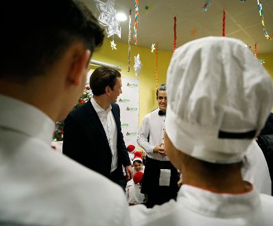 Am 21. Dezember 2018 reiste Bundeskanzler Sebastian Kurz (l.) zu einem Arbeitsbesuch nach Ploiesti. Im Bild beim Concordia Ausbildungscenter.