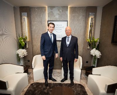 Am 24. J&auml;nner 2020 nahm Bundeskanzler Sebastian Kurz (l.) am Weltwirtschaftsforum in Davos teil. Im Bild mit dem Gr&uuml;nder und Gesch&auml;ftsf&uuml;hrender Vorsitzender des Weltwirtschaftsforums, Klaus Schwab (r.).