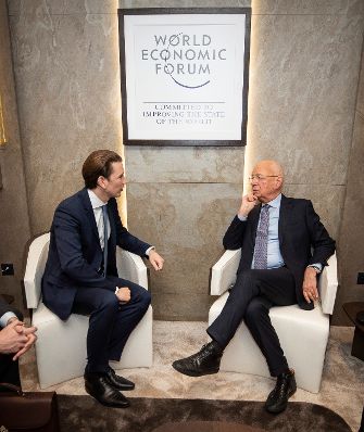 Am 24. J&auml;nner 2020 nahm Bundeskanzler Sebastian Kurz (l.) am Weltwirtschaftsforum in Davos teil. Im Bild mit dem Gr&uuml;nder und Gesch&auml;ftsf&uuml;hrender Vorsitzender des Weltwirtschaftsforums, Klaus Schwab (r.).