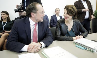 Am 29. J&auml;nner 2020 begann in Krems die zweit&auml;gige Klausurtagung der Bundesregierung. Im Bild Bundesminister Alexander Schallenberg (l.) und Bundesministerin Karoline Edtstadler (r.).