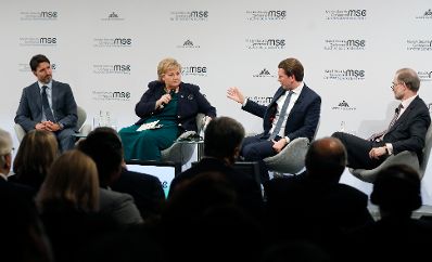 Am 14. Februar 2020 besuchte Bundeskanzler Sebastian Kurz (m.r.) die M&uuml;nchner Sicherheitskonferenz. Im Gespr&auml;ch mit dem kanadischen Premierminister Justin Trudeau (l.) und der Ministerpr&auml;sidentin von Norwegen, Erna Solberg (m.l.).