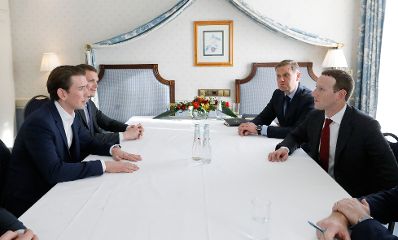 Am 15. Februar 2020 besuchte Bundeskanzler Sebastian Kurz (l.) die M&uuml;nchner Sicherheitskonferenz. Im Gespr&auml;ch mit dem Vorstandsvorsitzender von Facebook Mark Zuckerberg (r.).