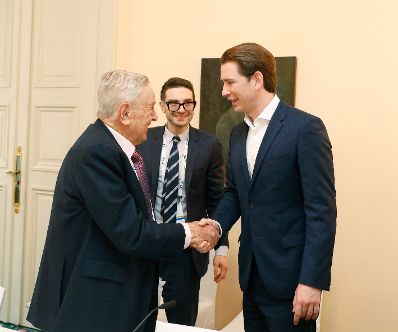 Am 15. Februar 2020 besuchte Bundeskanzler Sebastian Kurz (r.) die M&uuml;nchner Sicherheitskonferenz. Im Gespr&auml;ch mit George Soros (l.).