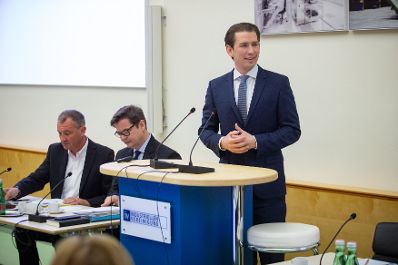 Am 27. Februar 2020 besuchte Bundeskanzler Sebastian Kurz (r.) die Industriellenvereinigung Wien. Im Bild mit dem Vize-Generalsekret&auml;r Peter Koren (l.) und dem Generalsekret&auml;r Christoph Neumayer (m.).