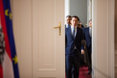 Am 10. M&auml;rz 2020 fand eine Pressekonferenz zum Thema Coronavirus im Innenministerium statt. Im Bild Bundeskanzler Sebastian Kurz (m.) mit Bundesminister Karl Nehammer (l.).