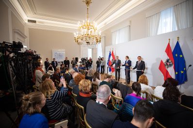 Am 10. M&auml;rz 2020 fand eine Pressekonferenz zum Thema Coronavirus im Innenministerium statt. Im Bild Bundeskanzler Sebastian Kurz (m.) mit Bundesminister Karl Nehammer (l.) und Bundesminister Rudolf Anschober (r.).