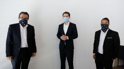 Am 14. Mai 2020 besuchte Bundeskanzler Sebastian Kurz (m.) die Hirschmann Automotive GmbH in Vorarlberg.