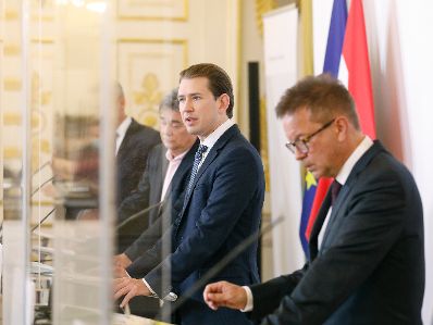 Am 4. September 2020 fand im Bundeskanzleramt eine Pressekonferenz zum Start der Corona-Ampel statt. Im Bild (v.l.n.r.) Vizekanzler Werner Kogler, Bundeskanzler Sebastian Kurz und Bundesminister Rudolf Anschober.