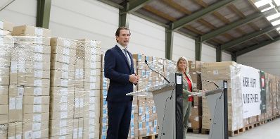 Am 15. September 2020 besuchten Bundeskanzler Sebastian Kurz (l.) und Bundesministerin Klaudia Tanner (r.) die Heeresmunitionsanstalt Grossmittel. Im Bild bei einer gemeinsamen Pressekonferenz.
