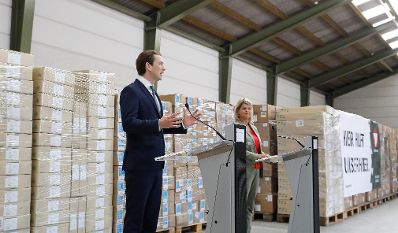 Am 15. September 2020 besuchten Bundeskanzler Sebastian Kurz (l.) und Bundesministerin Klaudia Tanner (r.) die Heeresmunitionsanstalt Grossmittel. Im Bild bei einer gemeinsamen Pressekonferenz.