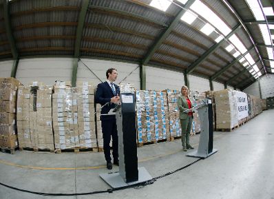 Am 15. September 2020 besuchten Bundeskanzler Sebastian Kurz (l.) und Bundesministerin Klaudia Tanner (r.) die Heeresmunitionsanstalt Grossmittel. Im Bild bei einer gemeinsamen Pressekonferenz.