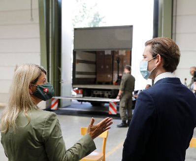 Am 15. September 2020 besuchten Bundeskanzler Sebastian Kurz (r.) und Bundesministerin Klaudia Tanner (l.) die Heeresmunitionsanstalt Grossmittel.