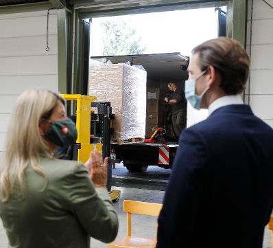 Am 15. September 2020 besuchten Bundeskanzler Sebastian Kurz (r.) und Bundesministerin Klaudia Tanner (l.) die Heeresmunitionsanstalt Grossmittel.