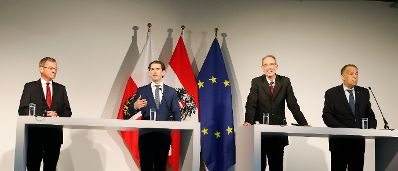 Am 13. Oktober 2020 nahm Bundeskanzler Sebastian Kurz (m.l.) an der Pressekonferenz &bdquo;Technische Universit&auml;t f&uuml;r Ober&ouml;sterreich: Die n&auml;chsten Schritte.&ldquo; teil. Im Bild mit Bundesminister Heinz Fa&szlig;mann (m.r.), Landeshauptmann Thomas Stelzer (l.) und Rektor Meinhard Lukas (r.).
