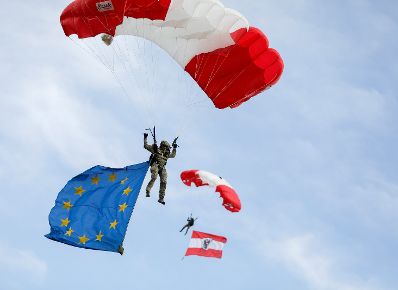 Am 26. Oktober 2020 hielt Bundeskanzler Sebastian Kurz im Rahmen der Angelobung der Rekrutinnen und Rekruten des &ouml;sterreichischen Bundesheeres auf dem Wiener Heldenplatz eine Rede zum &Ouml;sterreichischen Nationalfeiertag.