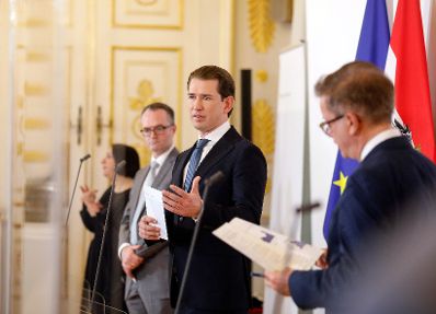 Am 29. Oktober 2020 fand eine Pressekonferenz nach dem Gespr&auml;ch mit Expertinnen und Experten zur Ressourcenlage an &Ouml;sterreichs Krankenh&auml;usern statt. Im Bild (v.l.n.r.) Klaus Markstaller, Leiter der der Universit&auml;tsklinik f&uuml;r An&auml;sthesie, Allgemeine Intensivmedizin und Schmerztherapie der MedUni Wien, Bundeskanzler Sebastian Kurz und Bundesminister Rudolf Anschober.