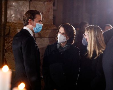 Am 3. November 2020 nahm Bundeskanzler Sebastian Kurz (l.) am Gedenkgottesdienst f&uuml;r die Opfer des Terroranschlags in Wien im Stephansdom teil. Im Bild mit Bundesministerin Karoline Edtstadler (m.) und Bundesministerin Margarethe Schramb&ouml;ck (r.).