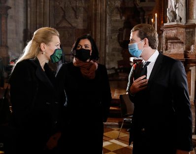 Am 3. November 2020 nahm Bundeskanzler Sebastian Kurz (r.) am Gedenkgottesdienst f&uuml;r die Opfer des Terroranschlags in Wien im Stephansdom teil. Im Bild mit Bundesministerin Christine Aschbacher (l.) und Bundesministerin Elisabeth K&ouml;stinger (m.).