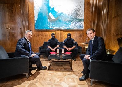 Am 6. November 2020 &uuml;berreichte Bundeskanzler Sebastian Kurz den WEGA-Beamten, die den Attent&auml;ter beim Anschlag in der Wiener Innenstadt gestellt haben, das Goldene Ehrenzeichen f&uuml;r Verdienste um die Republik &Ouml;sterreich zu &uuml;berreichen.