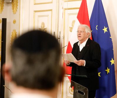 Am 9. November 2020 fand anl&auml;&szlig;lich der Novemberpogrome eine Gedenkveranstaltung im Bundeskanzleramt statt. Im Bild Theaterdramaturg Hermann Beil.