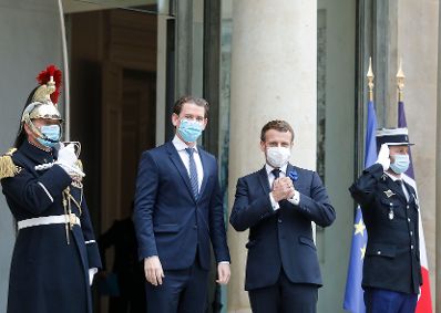 Am 10. November 2020 traf Bundeskanzler Sebastian Kurz (l.) im Rahmen seines Arbeitsbesuch in Paris den franz&ouml;sischen Staatspr&auml;sidenten Emmanuel Macron (r.).
