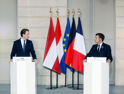Am 10. November 2020 traf Bundeskanzler Sebastian Kurz (l.) im Rahmen seines Arbeitsbesuch in Paris den franz&ouml;sischen Staatspr&auml;sidenten Emmanuel Macron (r.). Im Bild bei der gemeinsamen Pressekonferenz.