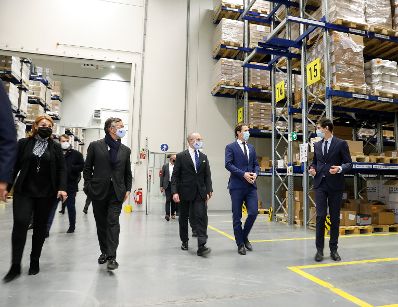 Am 27. November 2020 besuchte Bundeskanzler Sebastian Kurz (2.v.r.) das Unternehmen Kwizda in Leopoldsdorf.