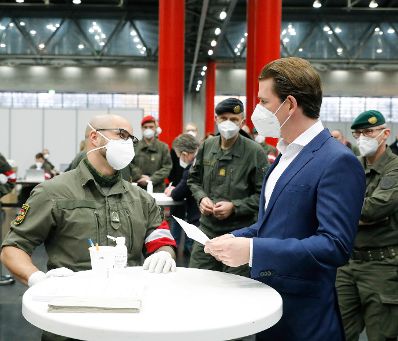 Am 7. Dezember 2020 besuchte Bundeskanzler Sebastian Kurz (im Bild) gemeinsam mit B&uuml;rgermeister Michael Ludwig die Corona Teststrasse Messe Wien.