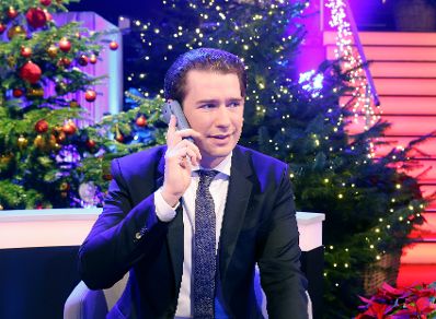 Am 24. Dezember 2020 nahm Bundeskanzler Sebastian Kurz an der Licht ins Dunkel Spendenaktion im ORF Zentrum Wien teil.