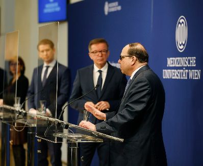 Am 27. Dezember 2020 nahm Bundeskanzler Sebastian Kurz an der ersten Corona Impfung an Frau Theresia Hofer teil. Im Bild bei der Pressekonferenz.