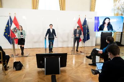 Im Bild (v.r.n.l.) Maria Paulke-Korinek, Leiterin Impfabteilung im Gesundheitsministerium und Mitglied des Nationalen Impfgremiums, Bundeskanzler Sebastian Kurz, Bundesminister Rudolf Anschober und Landeshauptmann-Stellvertreterin Ingrid Felipe beim Pressefoyer nach dem Ministerrat am 3. M&auml;rz 2021.