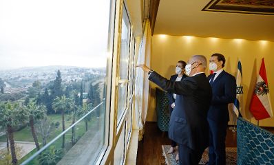 Am 4. M&auml;rz 2021 traf Bundeskanzler Sebastian Kurz (r.) im Rahmen seines Arbeitsbesuch in Israel den Premierminister von Israel Benjamin Netanjahu (m.). Im Bild mit der d&auml;nischen Premierministerin Mette Frederiksen (l.).