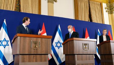 Am 4. M&auml;rz 2021 traf Bundeskanzler Sebastian Kurz (l.) im Rahmen seines Arbeitsbesuch in Israel den Premierminister von Israel Benjamin Netanjahu (m.). Im Bild mit der d&auml;nischen Premierministerin Mette Frederiksen (r.).