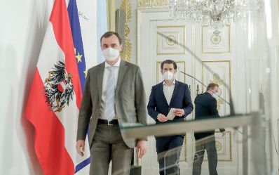 Am 5. M&auml;rz 2021 fand eine Pressekonferenz zum Thema &bdquo;Update zur Impfstoffproduktion in &Ouml;sterreich&ldquo; statt. Im Bild Bundeskanzler Sebastian Kurz (r.) und Dietmar Katinger (l.), Gesch&auml;ftsf&uuml;hrer der Polymun Scientific Immunbiologische Forschung GmbH.