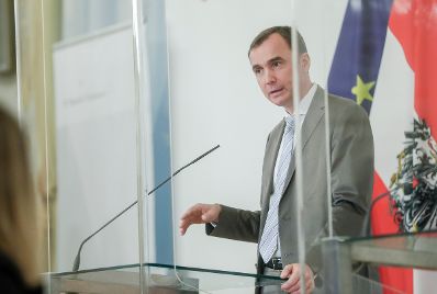 Am 5. M&auml;rz 2021 fand eine Pressekonferenz zum Thema &bdquo;Update zur Impfstoffproduktion in &Ouml;sterreich&ldquo; statt. Im Bild Dietmar Katinger, Gesch&auml;ftsf&uuml;hrer der Polymun Scientific Immunbiologische Forschung GmbH.