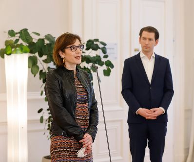 Am 5. M&auml;rz 2021 nahm Bundeskanzler Sebastian Kurz (r.) gemeinsam mit Ursula Wiedermann-Schmidt (l.), Leiterin des Instituts f&uuml;r Spezifische Prophylaxe und Tropenmedizin der MedUni Wien an einer Videokonferenz mit den Landeshauptleuten teil. Im Bild beim Pressestatement nach der Videokonferenz.
