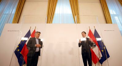Am 14. April 2021 gab Bundeskanzler Sebastian Kurz (r.) gemeinsam mit Vizekanzler Werner Kogler (l.) eine Pressekonferenz zum Corona Impfstoff.