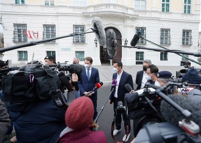 Am 19. April 2021 wurde Wolfgang M&uuml;ckstein von Bundespr&auml;sident Alexander Van der Bellen als Bundesminister f&uuml;r Gesundheit und Soziales angelobt. Im Bild mit Bundeskanzler Sebastian Kurz und Vizekanzler Werner Kogler.