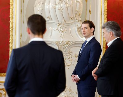 Am 19. April 2021 wurde Wolfgang M&uuml;ckstein (l.) von Bundespr&auml;sident Alexander Van der Bellen als Bundesminister f&uuml;r Gesundheit und Soziales angelobt. Im Bild mit Bundeskanzler Sebastian Kurz (m.) und Vizekanzler Werner Kogler (r.).